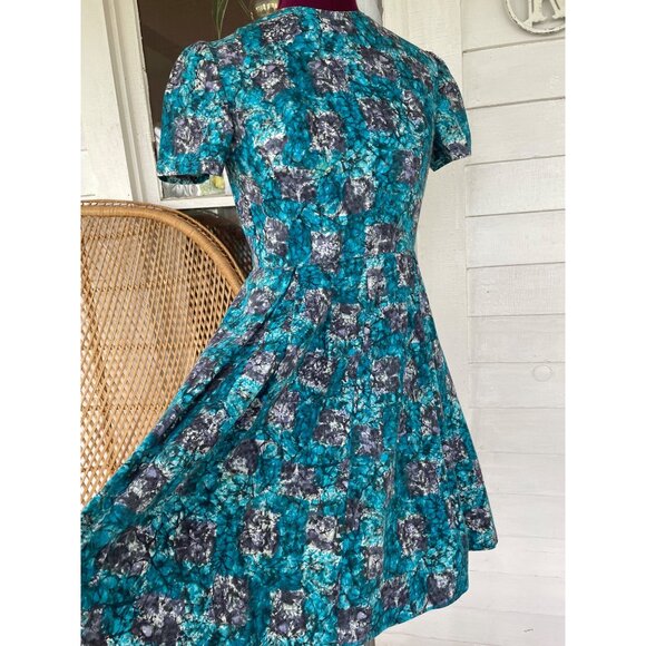 Vintage 1950s Polished Cotton Floral Pleated Shortsleeve Dress Small - Picture 1 of 16